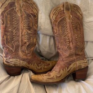 Coral Boots Size 7 1/2